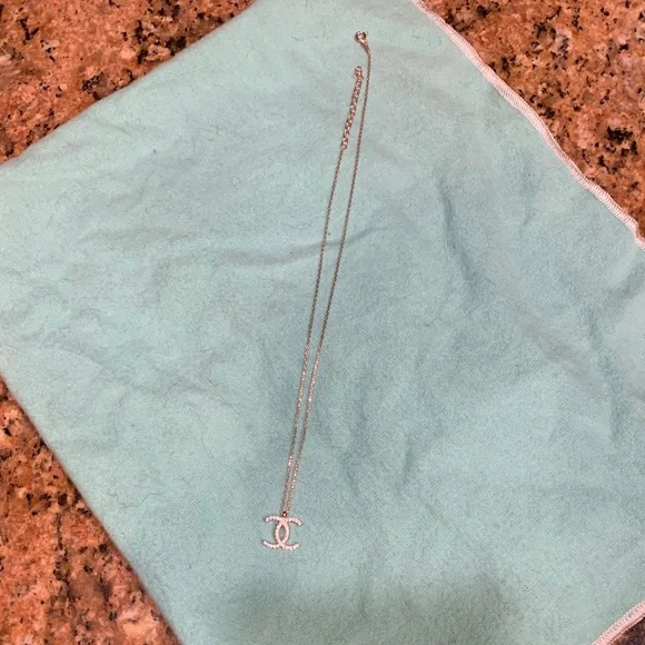 Brand new , rare Rose Gold Crystal  Necklace, great for Holidays gift - Picture 5 of 14